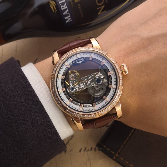 『臻品推荐』新品发布[玫瑰]浪琴-LONGINES独家首发-----简约风格 经典文艺 唯美创作机芯:顶级全自动机械机芯表壳:顶级版316L精钢玻璃:高硬度矿物质水晶玻璃表扣:皮带针扣直径:原装尺寸40mm12mm[色]完美呈现 品质上乘，手感独特，送礼自戴首选[鼓掌]〔----用心，所以更完美 〕！