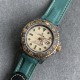 Diw新作勞力士超限量GMT-MASTER II Diw团队重新制作了碳纤维表壳,同时包含表圈、面盘等零件也全都是碳纤维材质,其中碳纤维表圈上数字刻度首次采用全新碳纤维植丁技术(非填油)塑造丰富视觉层次,质感细腻。透视底盖可清楚展示正反快速调日历的劳力士专属cal.3186机芯。搭配柔软魔术贴表带和一体碳纤维表扣。首批量产提供4种颜色表盘可选,5种不同颜色风格表带。 Diw新作勞力士超限量GMT-MASTER II Diw团队重新制作了碳纤维表壳,同时包含表圈、面盘等零件也全都是碳纤维材质,其中碳纤维表圈上数字刻度首次采用全新碳纤维植丁技术(非填油)塑造丰富视觉层次,质感细腻。透视底盖可清楚展示正反快速调日历的劳力士专属cal.3186机芯。搭配柔软魔术贴表带和一体碳纤维表扣。首批量产提供4种颜色表盘可选,5种不同颜色风格表带。