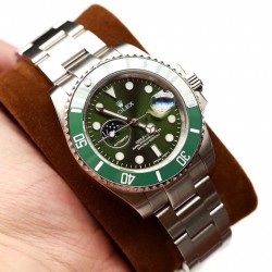ROLEX 劳力士潜航者最高版本 精钢不断改进的钻研精神 特别是五大神器的业界认可 目前销量一直成上升趋势 原装进口机芯 抗刮损蓝水晶玻璃敖 防反光凸透式放大日历窗 上链表冠 旋入式三扣锁三重防水系统 表径40mm！！！