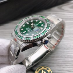 ROLEX Submarine 水鬼钻石系列  3135机芯 ROLEX劳力士SUB水鬼系列不断提高复刻效果，精钢不断改进的钻研精神，特别是五大神器的业界认可，目前销量一直成上升趋势！尺寸：40mm表镜：抗刮损蓝水晶玻璃，防反光凸透式放大日历窗！表壳：上链表冠，旋入式三扣锁三重防水系统！机芯：Cal.3135自动机械机芯！表带：蚝式三节表链！表扣：折叠扣，超强夜光，防水大于100米！SF出品 附带全套原版配置包括(保修卡 正品说明书)