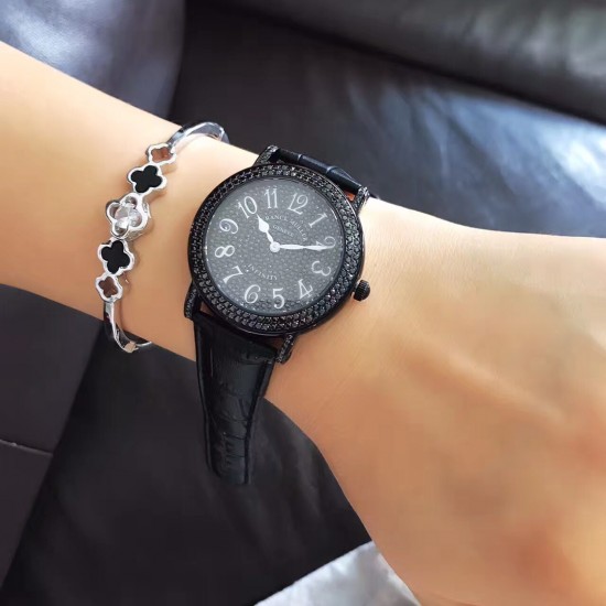 Franck muller-法兰克穆勒 ⏱FM酷黑圆形男女满钻表✔️黑色水钻搭配黑色真皮表带、高冷大范儿黑色控看过来、绝对是一款炫酷潮搭单品‼️满满的水钻装饰整表、高端欧美大牌、钢壳、进口石英机芯表盘直径约38毫米❗️超有范时尚大伽们必入单品 Franck muller-法兰克穆勒 ⏱FM酷黑圆形男女满钻表✔️黑色水钻搭配黑色真皮表带、高冷大范儿黑色控看过来、绝对是一款炫酷潮搭单品‼️满满的水钻装饰整表、高端欧美大牌、钢壳、进口石英机芯表盘直径约38毫米❗️超有范时尚大伽们必入单品