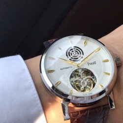 【品牌】伯爵 PIAGET 【类型】精致款男士腕表【表带】采用真牛皮表带【机芯】超顶级机械机芯【材料】矿物质超强镜面【尺寸】直径42mm 厚13mm！
