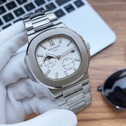 实物拍摄品牌：百达翡丽-PATEK PHILPPE 运动系列鹦鹉类型：[酷]男士腕表表壳：316精钢（做工优质）表带：顶级316精钢机芯：高级定制全自动机械机芯(走时稳定)材料：高级强化镀膜镜面尺寸：直径41mm 厚度12.5mm