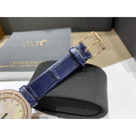 全网女生听我的!买它…❤️。 伯爵“时来运转”顶级奢侈品入门款第一眼看到它的时候我一眼就中,首先是外观设计足够百搭,旋转式表圈可自由转动,外层一圈可来回转动 很有寓意、一起“转动,遇见非凡”。百搭中号34尺寸!上手很秀气,彩色鳄鱼皮可轻松拆卸 看上去就高端,机芯采用瑞士进口石英机芯,螺旋式表圈316L精钢打磨抛光 表面光亮如镜、表盘内圈钻石刻度 11颗⭕️圆形美钻、外圈42颗圆形美钻 全网女生听我的!买它…❤️。 伯爵“时来运转”顶级奢侈品入门款第一眼看到它的时候我一眼就中,首先是外观设计足够百搭,旋转式表圈可自由转动,外层一圈可来回转动 很有寓意、一起“转动,遇见非凡”。百搭中号34尺寸!上手很秀气,彩色鳄鱼皮可轻松拆卸 看上去就高端,机芯采用瑞士进口石英机芯,螺旋式表圈316L精钢打磨抛光 表面光亮如镜、表盘内圈钻石刻度 11颗⭕️圆形美钻、外圈42颗圆形美钻