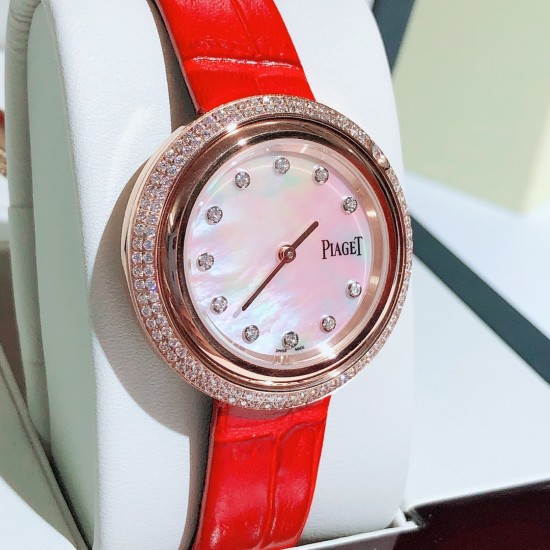 ★实拍 伯爵-PIAGET,时尚石英女款,来自Possession系列诚意推荐,魅力十足的臻品采用瑞士石英机芯,蓝宝石水晶玻璃镜面,表圈可360度旋转,在不经意的旋转之间带来不同的好心情灵动搭配,转动间,专属于你独一无二的个性造型耀目而生有光圈、单排钻和双排钻任性选择!表壳直径34mm厚度8mm。 ★实拍 伯爵-PIAGET,时尚石英女款,来自Possession系列诚意推荐,魅力十足的臻品采用瑞士石英机芯,蓝宝石水晶玻璃镜面,表圈可360度旋转,在不经意的旋转之间带来不同的好心情灵动搭配,转动间,专属于你独一无二的个性造型耀目而生有光圈、单排钻和双排钻任性选择!表壳直径34mm厚度8mm。