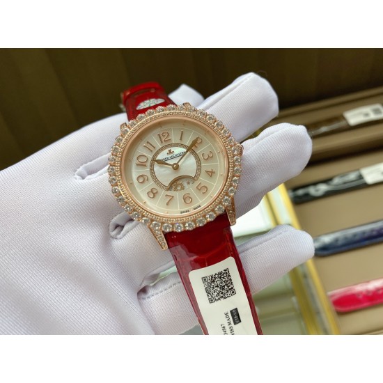 实拍 v18出品 狠货来袭 积家 约会大师 升级版最新24小时日月星辰 日月分明 女士腕表 珠宝镶钻设计风格首次使用高级珠宝的爪镶工艺而非常罕见轨道镶嵌!采用锆石材料。鲜艳光泽强!壳套:珠宝镶钻表壳、316L精钢玻璃:采用蓝宝石水晶表镜表盘:珍珠母贝镶钻表盘、台湾厂立体数字真钉立体!太阳月亮浮现出立体效果24小时日月分明表带:美洲鳄鱼皮表带尺寸:直径36mm,厚度8.8mm机芯:瑞士进口机芯体现出高贵优雅气质、材质进口质量保证零0⃣返修 实拍 v18出品 狠货来袭 积家 约会大师 升级版最新24小时日月星辰 日月分明 女士腕表 珠宝镶钻设计风格首次使用高级珠宝的爪镶工艺而非常罕见轨道镶嵌!采用锆石材料。鲜艳光泽强!壳套:珠宝镶钻表壳、316L精钢玻璃:采用蓝宝石水晶表镜表盘:珍珠母贝镶钻表盘、台湾厂立体数字真钉立体!太阳月亮浮现出立体效果24小时日月分明表带:美洲鳄鱼皮表带尺寸:直径36mm,厚度8.8mm机芯:瑞士进口机芯体现出高贵优雅气质、材质进口质量保证零0⃣返修