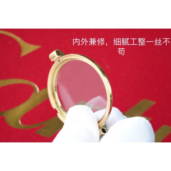 卡地亚淬火烤蓝针立体感十足有光泽无任何毛刺,珐琅材质表盘晶莹剔透质感好,表盘颜色多次修改色差降到最低高度还原,3D印刷技术平整均匀 。蓝宝石玻璃清晰通透性原装一致,表冠镶嵌同原装一样材质的蓝色尖晶石,在光线下显现出透明蓝色光泽,后盖拉丝纹路细腻工整一丝不苟,刻字清晰,雕刻十分细致深度角度恰到好处,玫瑰花和鸭子细节层次分明立体还原。 卡地亚淬火烤蓝针立体感十足有光泽无任何毛刺,珐琅材质表盘晶莹剔透质感好,表盘颜色多次修改色差降到最低高度还原,3D印刷技术平整均匀 。蓝宝石玻璃清晰通透性原装一致,表冠镶嵌同原装一样材质的蓝色尖晶石,在光线下显现出透明蓝色光泽,后盖拉丝纹路细腻工整一丝不苟,刻字清晰,雕刻十分细致深度角度恰到好处,玫瑰花和鸭子细节层次分明立体还原。