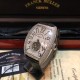 【独家实拍 法兰克穆勒-Franck muller 男士腕表 】法兰克穆勒 FM全新升级版 酒桶满天星,8880 CC AT 飞轮系列 ,独具一格匠心之作,精工雕刻镶嵌数字飞轮表盘,正明珠自动上链机械机芯 原装1:1 功能 暗喻不拘一格的独立型格,耐磨蓝光水晶镜面 304L精钢镶钻外壳 经过多道工序制作而成,不惜代价还原正品! 复古摩登与现代张扬兼具,佩戴于腕间,彰显独特品味! 【独家实拍 法兰克穆勒-Franck muller 男士腕表 】法兰克穆勒 FM全新升级版 酒桶满天星,8880 CC AT 飞轮系列 ,独具一格匠心之作,精工雕刻镶嵌数字飞轮表盘,正明珠自动上链机械机芯 原装1:1 功能 暗喻不拘一格的独立型格,耐磨蓝光水晶镜面 304L精钢镶钻外壳 经过多道工序制作而成,不惜代价还原正品! 复古摩登与现代张扬兼具,佩戴于腕间,彰显独特品味!