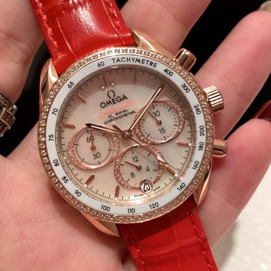 ★实拍 欧米茄-OMEGA 六针超霸系列多功能石英 女士腕表 表盘內设有横向椭圆形小表盘,6点钟位置设有垂直椭圆日历窗口。时针、分针及小秒盘的秒针均经过镀铑处理,( Omega)超霸系列以其标志性的外观设计以及精准走时的机芯品质深受消费者的喜爱。超霸系列的配色款式很多,提供给了消费者很多的选择 ★实拍 欧米茄-OMEGA 六针超霸系列多功能石英 女士腕表 表盘內设有横向椭圆形小表盘,6点钟位置设有垂直椭圆日历窗口。时针、分针及小秒盘的秒针均经过镀铑处理,( Omega)超霸系列以其标志性的外观设计以及精准走时的机芯品质深受消费者的喜爱。超霸系列的配色款式很多,提供给了消费者很多的选择