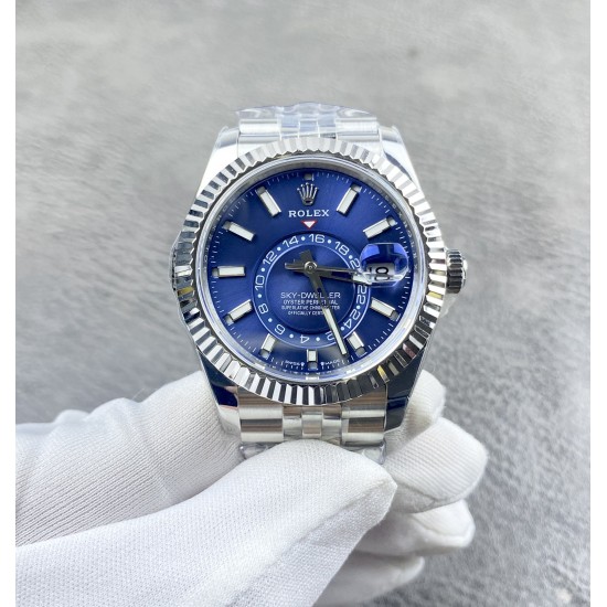 (严选)劳力士Rolex Sky-Dweller 天行者,尺寸42MM,沉稳可靠、雍容大度!表圈采用劳力士Ring Command三角坑纹,旋转外圈可调转月份功能!抗刮损蓝宝石水晶,防反光凸透式放大日历窗!有五珠联动表带,也有蚝式三排链节 !蚝式摺扣配5毫米易调链节伸展系统【表盘】放射太阳纹理,刻度12小窗口红点月 份显示【机芯】搭载全自动机械9001机芯【功能】日期显示 月份显示 年历显示 双时区!zf 厂出品,出货实拍 (严选)劳力士Rolex Sky-Dweller 天行者,尺寸42MM,沉稳可靠、雍容大度!表圈采用劳力士Ring Command三角坑纹,旋转外圈可调转月份功能!抗刮损蓝宝石水晶,防反光凸透式放大日历窗!有五珠联动表带,也有蚝式三排链节 !蚝式摺扣配5毫米易调链节伸展系统【表盘】放射太阳纹理,刻度12小窗口红点月 份显示【机芯】搭载全自动机械9001机芯【功能】日期显示 月份显示 年历显示 双时区!zf 厂出品,出货实拍