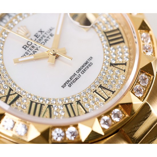PK精品 原版复刻 劳力士Rolex星期日历型系列全自动机械男表腕表18K金电镀镶钻腕表,采用进口南非水晶钻,人工镶嵌四爪稳固永不掉钻、尺寸41mm,厚度11毫米,原装进口机芯、性能稳定零返修,蓝宝石玻璃镜面,蓝宝石镜面6⃣️字位logo标志✅请认准品质✅316L精钢材质.做工精致.质量保证! PK精品 原版复刻 劳力士Rolex星期日历型系列全自动机械男表腕表18K金电镀镶钻腕表,采用进口南非水晶钻,人工镶嵌四爪稳固永不掉钻、尺寸41mm,厚度11毫米,原装进口机芯、性能稳定零返修,蓝宝石玻璃镜面,蓝宝石镜面6⃣️字位logo标志✅请认准品质✅316L精钢材质.做工精致.质量保证!