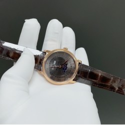 宝珀villeret 经典6654 全新V3升级版来咯从“芯”出发，去繁就简 让属于你的分秒瞬间更加完整！ 升级亮点【机芯】1.全新进口Cal.6654机芯 摆幅28800 走时更精准2.升级秒针实心大中轴 同步正品3.烫金立体工艺月相盘4.对版后盖见光比例 宝珀6654 全新V3升级版——你值得拥有！