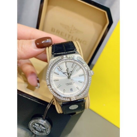 【全银黑】全新百年灵机械计时腕表-南海胶囊系列(chronometer Automatic 36)具有醒目的色彩和夜光.让人联想起夏日 海洋生物和葱郁草木所营造的令人陶醉的氛围。这款优雅的现代复古灵感腕表适合想在人群脱颖而出的女士。融合优异性能和造型美感,时尚而优雅,适合各种场合,多种金属表壳可供选择,镶嵌彩色宝石钻,从炫酷的精钢材质百搭双色间金乃至豪华红金,一应俱全,时标和多姿多彩表盘,搭载2824机械机芯,尺寸:36mm 是百年灵最新女士机械计时系列的灵动姐妹表款。 【全银黑】全新百年灵机械计时腕表-南海胶囊系列(chronometer Automatic 36)具有醒目的色彩和夜光.让人联想起夏日 海洋生物和葱郁草木所营造的令人陶醉的氛围。这款优雅的现代复古灵感腕表适合想在人群脱颖而出的女士。融合优异性能和造型美感,时尚而优雅,适合各种场合,多种金属表壳可供选择,镶嵌彩色宝石钻,从炫酷的精钢材质百搭双色间金乃至豪华红金,一应俱全,时标和多姿多彩表盘,搭载2824机械机芯,尺寸:36mm 是百年灵最新女士机械计时系列的灵动姐妹表款。