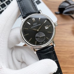 实物拍摄品牌：万国-IWC  类型：[酷]男士腕表表壳：316精钢（做工优质）表带：进口真牛皮/316精钢(两种可选)机芯：高级定制全自动机械机芯（走时稳定）玻璃：高级强化镀膜镜面尺寸：直径40mm，厚度12mm