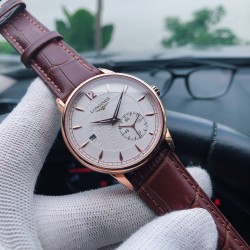 SJ出品 品牌：浪琴-LONGINES L8 腕美风范类型：精品机械腕表 采用316钢壳强化玻璃 进口牛皮表带 尺寸40*11 （卓越）精湛 睿智风范 尊贵大方 贵族风格 三杰精致推荐男士机械腕表 SJ精心设计超真实实物图拍摄