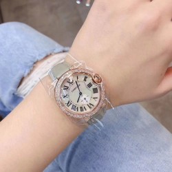 卡地亚 CARTIER 蓝气球奢华系列，316L精钢材质，简约又别具品味，摒弃了现代盛行的繁复华丽的修饰，以简约重新诠释唯美，打造独家高品质，采用高级珍珠贝母制作出表盘，优雅精致高贵气质尽显无漏。尺寸36mm*12mm。