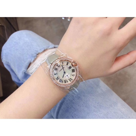 卡地亚 CARTIER 蓝气球奢华系列,316L精钢材质,简约又别具品味,摒弃了现代盛行的繁复华丽的修饰,以简约重新诠释唯美,打造独家高品质,采用高级珍珠贝母制作出表盘,优雅精致高贵气质尽显无漏。尺寸36mm*12mm。 卡地亚 CARTIER 蓝气球奢华系列,316L精钢材质,简约又别具品味,摒弃了现代盛行的繁复华丽的修饰,以简约重新诠释唯美,打造独家高品质,采用高级珍珠贝母制作出表盘,优雅精致高贵气质尽显无漏。尺寸36mm*12mm。