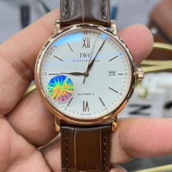 IWC 万国 波涛菲诺 系列！316L精钢表壳顶级打磨，表耳R弧度同步原装够大，线条更优美，表壳与底盖衔接完美，定制日历字体及粗细 绅士商务休闲首选！