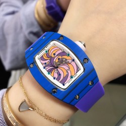 实拍 最新理查珐琅棉花糖理查德米勒 RichardMille 珐琅棉花糖 最新爆款 bon bon系列最稀有的作品！克服传统工艺打破模式！钟表最受尊敬的技术之一。不是所有人的嫁妆，棉花糖运动曲线和颜色，它们是诱人的。有了理查德米勒，实现了把棉花糖戴在你的手腕上！白色陶瓷加上黄粉绿搪瓷表盘，RM-07柔和的颜色创造了一个组合...甜蜜！糖果店的一次旅行，一个让人难以置信的艺术品。你会戴上它吗？