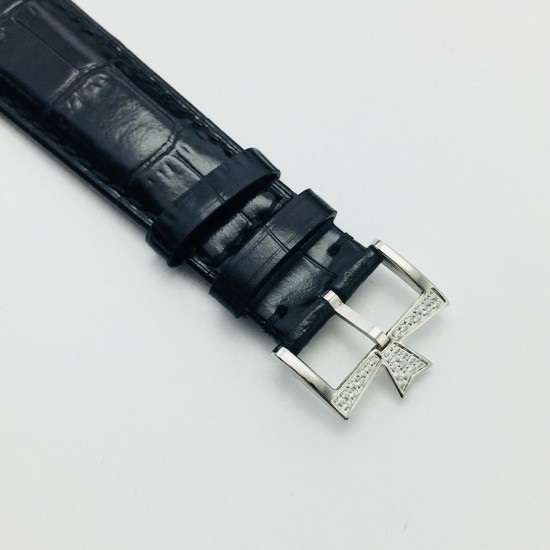 V+ Factory2020最新力作 市场最高版本 最高复刻 江诗VC丹顿传承系列奢华满天星男士腕表,型号:81579/000G-9274,整表共镶嵌660颗施华洛水晶顶级美钻,机芯搭载进口9015改江诗丹顿2450新型自动上链机芯,走时精准,质量稳定有保证!整表采用18k白金电镀,光泽效果进一步提升,每一颗美钻也是经过多层筛选以及切割、排序的,大小光泽达到效果一致,采用高超的镶嵌技术和完美的艺术结合,钻石的华贵与江诗丹顿传承系列的经典传承共同呈现出高贵、精致与高雅!V+匠心之作 欢迎各路表友品鉴! V+ Factory2020最新力作 市场最高版本 最高复刻 江诗VC丹顿传承系列奢华满天星男士腕表,型号:81579/000G-9274,整表共镶嵌660颗施华洛水晶顶级美钻,机芯搭载进口9015改江诗丹顿2450新型自动上链机芯,走时精准,质量稳定有保证!整表采用18k白金电镀,光泽效果进一步提升,每一颗美钻也是经过多层筛选以及切割、排序的,大小光泽达到效果一致,采用高超的镶嵌技术和完美的艺术结合,钻石的华贵与江诗丹顿传承系列的经典传承共同呈现出高贵、精致与高雅!V+匠心之作 欢迎各路表友品鉴!