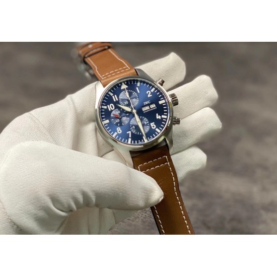 ZF出品 万国IWC 飞行员型号377709 小王子 。此款字面印刷在这个飞行员上有了质的飞跃。表针头的弧度恰到好处,后盖CNC一次成型雕刻,搭载7750计时机芯! ZF出品 万国IWC 飞行员型号377709 小王子 。此款字面印刷在这个飞行员上有了质的飞跃。表针头的弧度恰到好处,后盖CNC一次成型雕刻,搭载7750计时机芯!