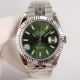 ROLEX 劳力士 蚝式恒动日志型41mm系列腕表,直径41mm,经典的蚝式表壳搭配三角坑纹外圈,把头采用旋入式设计,抗刮损蓝水晶玻璃,防反光凸透式放大(2.5倍)日历窗,隐蔽式摺叠皇冠带扣,矜持有度秀而不媚 恒久优雅! ROLEX 劳力士 蚝式恒动日志型41mm系列腕表,直径41mm,经典的蚝式表壳搭配三角坑纹外圈,把头采用旋入式设计,抗刮损蓝水晶玻璃,防反光凸透式放大(2.5倍)日历窗,隐蔽式摺叠皇冠带扣,矜持有度秀而不媚 恒久优雅!