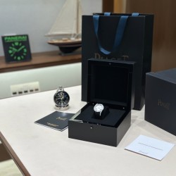 伯爵69Limelight Gala腕表超级版 正品级腕表尺寸32mm有鳄鱼皮表带，绢丝表带，牛皮表带可选运用一流的壳套打磨工艺，诠释伯爵优雅气质。表扣细节工艺，搭配施华洛世奇水钻，偶然一亮，清新脱俗。采用定制版瑞士石英机芯，续航给力，走时稳健，零返修。镶饰60颗明亮式切割钻（约0.92克拉）。表扣镶饰单颗明亮式切割施华洛世奇水钻（约0.01克拉）动人线条衬托优雅气质
