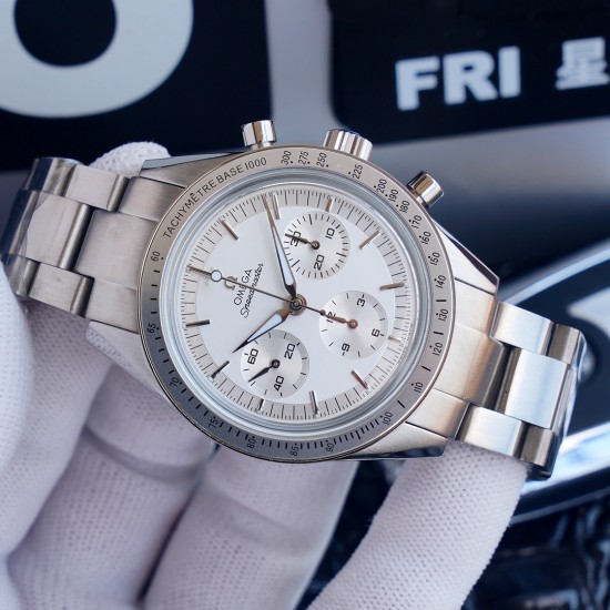 欧米茄 OMEGA 超霸系列升级版全新上市,再续非凡传奇,经典文艺 、霸气十足、搭配原装进口7750全自动机械机芯(零返修)直径41mm,厚度:11mm,汇集星期,月份,日期显示等多功能于一身。最佳男士腕表之美誉,蓝宝石镜面、奥氏体316L精钢表壳,PVD炉内电镀工艺,意大利精致小牛皮,904钢带欢迎订购⚠️请认准独家品质 欧米茄 OMEGA 超霸系列升级版全新上市,再续非凡传奇,经典文艺 、霸气十足、搭配原装进口7750全自动机械机芯(零返修)直径41mm,厚度:11mm,汇集星期,月份,日期显示等多功能于一身。最佳男士腕表之美誉,蓝宝石镜面、奥氏体316L精钢表壳,PVD炉内电镀工艺,意大利精致小牛皮,904钢带欢迎订购⚠️请认准独家品质