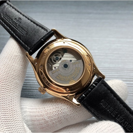 积家JaegerLecoultre A26 大师系列,精品男士腕表,简约两针搭载飞轮设计,尊贵大气,绅士风范,卓越品质,热卖全城。采用全自动机械机芯,顶级316精钢表壳,进口小牛皮表带,矿物质超强镜面,尺寸43*12 三杰精致推荐男士机械腕表 SJ为你精心打造超真实实物图拍摄 积家JaegerLecoultre A26 大师系列,精品男士腕表,简约两针搭载飞轮设计,尊贵大气,绅士风范,卓越品质,热卖全城。采用全自动机械机芯,顶级316精钢表壳,进口小牛皮表带,矿物质超强镜面,尺寸43*12 三杰精致推荐男士机械腕表 SJ为你精心打造超真实实物图拍摄