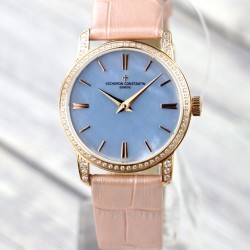 实拍 TK新品江诗丹顿传袭超薄系列-Vacheron Constantin 专为女神打造的，奢华时尚，采用进口316钢表壳，搭配原装进口9015机芯（0返修），天然蓝宝石玻璃镜面，直径33mm，超薄工艺7.8mm，超强防水30米，竹节纹进口小牛皮表带，