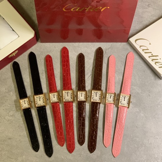 实拍【精品升级版】卡地亚超薄坦克Cartier Tank Solo系列,一款百搭 性价比又高的手表 采用瑞士石英机芯,圆珠形表冠,镶嵌一颗凸圆形合成尖晶石,镀银珠光表盘,罗马数字时标,剑形蓝钢指针,蓝宝石水晶镜面,可搭配进口鳄鱼纹牛皮表带,另有多种颜色荔枝纹原版皮为你打造个性化腕间配饰,直径:小号2431mm,中号2734mm。佩戴舒适柔软服帖,上手显得高贵又典雅,很气质很女人独家货源。「认准细节,欢迎质量对比」 实拍【精品升级版】卡地亚超薄坦克Cartier Tank Solo系列,一款百搭 性价比又高的手表 采用瑞士石英机芯,圆珠形表冠,镶嵌一颗凸圆形合成尖晶石,镀银珠光表盘,罗马数字时标,剑形蓝钢指针,蓝宝石水晶镜面,可搭配进口鳄鱼纹牛皮表带,另有多种颜色荔枝纹原版皮为你打造个性化腕间配饰,直径:小号2431mm,中号2734mm。佩戴舒适柔软服帖,上手显得高贵又典雅,很气质很女人独家货源。「认准细节,欢迎质量对比」