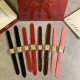 实拍【精品升级版】卡地亚超薄坦克Cartier Tank Solo系列,一款百搭 性价比又高的手表 采用瑞士石英机芯,圆珠形表冠,镶嵌一颗凸圆形合成尖晶石,镀银珠光表盘,罗马数字时标,剑形蓝钢指针,蓝宝石水晶镜面,可搭配进口鳄鱼纹牛皮表带,另有多种颜色荔枝纹原版皮为你打造个性化腕间配饰,直径:小号2431mm,中号2734mm。佩戴舒适柔软服帖,上手显得高贵又典雅,很气质很女人独家货源。「认准细节,欢迎质量对比」 实拍【精品升级版】卡地亚超薄坦克Cartier Tank Solo系列,一款百搭 性价比又高的手表 采用瑞士石英机芯,圆珠形表冠,镶嵌一颗凸圆形合成尖晶石,镀银珠光表盘,罗马数字时标,剑形蓝钢指针,蓝宝石水晶镜面,可搭配进口鳄鱼纹牛皮表带,另有多种颜色荔枝纹原版皮为你打造个性化腕间配饰,直径:小号2431mm,中号2734mm。佩戴舒适柔软服帖,上手显得高贵又典雅,很气质很女人独家货源。「认准细节,欢迎质量对比」