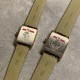 实拍【精品升级版】卡地亚超薄坦克Cartier Tank Solo系列,一款百搭 性价比又高的手表 采用瑞士石英机芯,圆珠形表冠,镶嵌一颗凸圆形合成尖晶石,镀银珠光表盘,罗马数字时标,剑形蓝钢指针,蓝宝石水晶镜面,可搭配进口鳄鱼纹牛皮表带,另有多种颜色荔枝纹原版皮为你打造个性化腕间配饰,直径:小号2431mm,中号2734mm。佩戴舒适柔软服帖,上手显得高贵又典雅,很气质很女人独家货源。「认准细节,欢迎质量对比」 实拍【精品升级版】卡地亚超薄坦克Cartier Tank Solo系列,一款百搭 性价比又高的手表 采用瑞士石英机芯,圆珠形表冠,镶嵌一颗凸圆形合成尖晶石,镀银珠光表盘,罗马数字时标,剑形蓝钢指针,蓝宝石水晶镜面,可搭配进口鳄鱼纹牛皮表带,另有多种颜色荔枝纹原版皮为你打造个性化腕间配饰,直径:小号2431mm,中号2734mm。佩戴舒适柔软服帖,上手显得高贵又典雅,很气质很女人独家货源。「认准细节,欢迎质量对比」