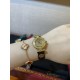 鳄鱼皮新品发布 奢华版满天星镶钻表盘卡地亚小旋风must de小金表vintage中古断货王，性价比高闭眼入。神仙颜值美绝trinity，小孩子才做选择，成年人都是all in![色]表径24mm，超薄厚度5.8mm，搭载瑞士石英机芯，罗马刻度奶油盘，简洁大两针，后镶天然美钻搭配鳄鱼皮表带更奢华超级闪。可仙可盐可甜，精致优雅上手绝美。时尚是一个经典的轮回～说不定今年的复古风，你就是走得最驾轻就熟的一个。推荐指数：⭐⭐⭐⭐⭐