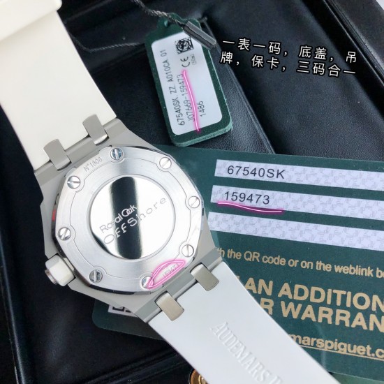 (真正高端稀有品)爱彼A皇家橡树离岸系列37mm石英女表,瑞士进口石英机芯 此款爱彼是女款,不仅拥有男表的硬朗霸气风格,还增加了几分柔美、使得女装腕表更加时尚个性也是当下最热门的爱彼女式腕表之一!表壳904精钢镶钻32颗2.05mm大小明亮式vvs级别切割美钻(约1.02克拉)带来非凡触感与视觉享受,据爱彼柜台sale介绍他们的钻石只用D色镶嵌,呈现璀璨光泽,这才是珠宝手表才有的态度 表带采用白色液态硅胶经欧盟认证环保材质制成脏了可用清水冲洗干净或湿纸巾擦净即可,❤️非常难得的款式希望你们不要错过 (真正高端稀有品)爱彼A皇家橡树离岸系列37mm石英女表,瑞士进口石英机芯 此款爱彼是女款,不仅拥有男表的硬朗霸气风格,还增加了几分柔美、使得女装腕表更加时尚个性也是当下最热门的爱彼女式腕表之一!表壳904精钢镶钻32颗2.05mm大小明亮式vvs级别切割美钻(约1.02克拉)带来非凡触感与视觉享受,据爱彼柜台sale介绍他们的钻石只用D色镶嵌,呈现璀璨光泽,这才是珠宝手表才有的态度 表带采用白色液态硅胶经欧盟认证环保材质制成脏了可用清水冲洗干净或湿纸巾擦净即可,❤️非常难得的款式希望你们不要错过