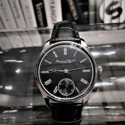 IWC万国系列：葡萄牙经典琼斯之剑尺寸：44mm 机芯：原装复刻手动上链机芯表壳材质：不绣精钢三度防水!   原装开模!原装复刻锅盖型强化玻璃!