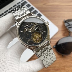 实物拍摄品牌：江诗丹顿 -Vacheron Constantin类型：[酷]男士腕表表壳：316精钢（做工优质）表带：进口真牛皮/316精钢（两种可选）机芯：高级定制全自动机械机芯（走时稳定）玻璃：高级强化镀膜镜面尺寸：直径41mm，厚度12.5mm