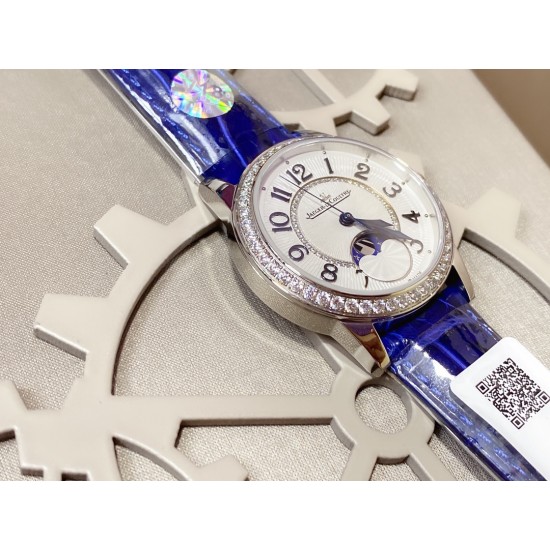 实拍 v18出品 狠货来袭 石英最高版本积家 约会大师系列 最新日月星辰 烤蓝针 表盘:立体太阳纹路、镶钻表盘、台湾厂立体数字真!太阳月亮浮现出立体效果!壳套:珠宝镶钻表壳、316L精钢、深度防水!玻璃:采用蓝宝石水晶表镜针:瑞士进口烤蓝色针表带:美洲鳄鱼皮表带尺寸:直径33mm,厚度8.5mm机芯:瑞士进口机芯瑞士质量保证零0⃣️返修 深度防水! 实拍 v18出品 狠货来袭 石英最高版本积家 约会大师系列 最新日月星辰 烤蓝针 表盘:立体太阳纹路、镶钻表盘、台湾厂立体数字真!太阳月亮浮现出立体效果!壳套:珠宝镶钻表壳、316L精钢、深度防水!玻璃:采用蓝宝石水晶表镜针:瑞士进口烤蓝色针表带:美洲鳄鱼皮表带尺寸:直径33mm,厚度8.5mm机芯:瑞士进口机芯瑞士质量保证零0⃣️返修 深度防水!