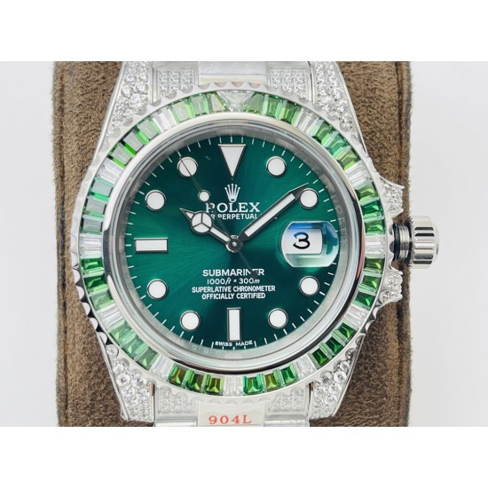 【VRS Factory2022墙裂推荐 市场最高版本】奢华大作,劳力士Rolex SUB潜航者后镶钻定制版!是奢华闪耀与永不退色的融合,更是经典潮流的不二之选!1⃣️【表壳】直径40MM。每一颗钻石/彩宝均来自奥地利(施华洛世奇原产地)经过严格的筛选,确保颜色,大小,火彩统一,专业珠宝镶嵌师精心镶嵌。2⃣️【表带】跟官网同步,904L蚝式钢完美还原坚固耐用的优良血统,效果可媲美原装。3⃣️【机芯】采用复刻界的机芯之王——搭配3135自动上旋机芯。VRS Factory匠心力作 敬请各路表友品鉴! 【VRS Factory2022墙裂推荐 市场最高版本】奢华大作,劳力士Rolex SUB潜航者后镶钻定制版!是奢华闪耀与永不退色的融合,更是经典潮流的不二之选!1⃣️【表壳】直径40MM。每一颗钻石/彩宝均来自奥地利(施华洛世奇原产地)经过严格的筛选,确保颜色,大小,火彩统一,专业珠宝镶嵌师精心镶嵌。2⃣️【表带】跟官网同步,904L蚝式钢完美还原坚固耐用的优良血统,效果可媲美原装。3⃣️【机芯】采用复刻界的机芯之王——搭配3135自动上旋机芯。VRS Factory匠心力作 敬请各路表友品鉴!