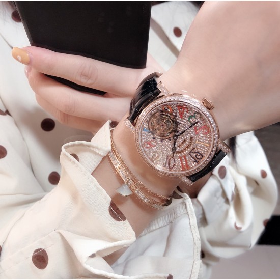 实拍 新品上市 法兰克穆勒 FRANCK MULLER 完美无瑕的设计,FM陀飞轮腕表震撼上市。腕表采用镂空式布局设计。机芯全貌一目了然,将复杂和神秘的陀飞轮装置完美显现。【重点介绍】采用精准稳定的海鸥陀飞轮手动机芯。丰满的机械感,。不仅将陀飞轮的机械美体现恰当,更是将她的神秘一览无遗的完美展示。【精彩细节】360度无死角镜面抛光,完美表达陀飞轮腕表高端大方的气质。意大利小牛皮表带,材质柔软,佩戴透气舒适,完美还原正品感觉。TW出品FM---GIGA陀飞轮,给您带来不一样的奢华体验! 实拍 新品上市 法兰克穆勒 FRANCK MULLER 完美无瑕的设计,FM陀飞轮腕表震撼上市。腕表采用镂空式布局设计。机芯全貌一目了然,将复杂和神秘的陀飞轮装置完美显现。【重点介绍】采用精准稳定的海鸥陀飞轮手动机芯。丰满的机械感,。不仅将陀飞轮的机械美体现恰当,更是将她的神秘一览无遗的完美展示。【精彩细节】360度无死角镜面抛光,完美表达陀飞轮腕表高端大方的气质。意大利小牛皮表带,材质柔软,佩戴透气舒适,完美还原正品感觉。TW出品FM---GIGA陀飞轮,给您带来不一样的奢华体验!