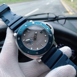 沛纳海 新款来袭SUBMERSIBLE 潜行系列，型号PAM00959 直径47mm,厚度15mm,矿物质强化玻璃，逆时针旋转表圈附分度标，配蓝色嵌入式陶瓷转盘,进口硅胶带，装配全自动机芯！精品奉献，彰显男士魅力，欢迎转载 三杰精心推荐男士机械腕表 SJ为你精心挑选超真实实物图拍摄