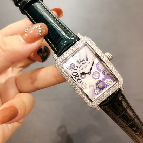 法兰克穆勒Franck muller- Long Island长岛系列时尚腕表,众多网红同款,316L精钢材质,搭配亮皮表带 纯手工施华洛世奇镶嵌工艺制作,满天星能折射更多的光线,突显野性和奢华的特征极其搭配,给各种风格的搭配带来新的光彩,精致典雅,奢华绽放。尺寸40mm*33mm*12mm 法兰克穆勒Franck muller- Long Island长岛系列时尚腕表,众多网红同款,316L精钢材质,搭配亮皮表带 纯手工施华洛世奇镶嵌工艺制作,满天星能折射更多的光线,突显野性和奢华的特征极其搭配,给各种风格的搭配带来新的光彩,精致典雅,奢华绽放。尺寸40mm*33mm*12mm