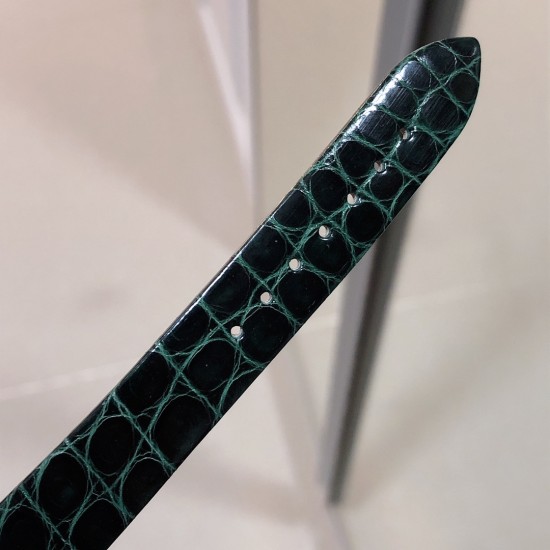 实拍 最新新款 推出限量版卡地亚Diagonale 系列腕表!红色或黑色珐琅线条与密镶钻石构成的鲜明对比!今年卡地亚绝对不是中规中矩的,而且在经典系列的基础上做了珠宝化的设计,此款腕表带着中国风情红色回归! 实拍 最新新款 推出限量版卡地亚Diagonale 系列腕表!红色或黑色珐琅线条与密镶钻石构成的鲜明对比!今年卡地亚绝对不是中规中矩的,而且在经典系列的基础上做了珠宝化的设计,此款腕表带着中国风情红色回归!
