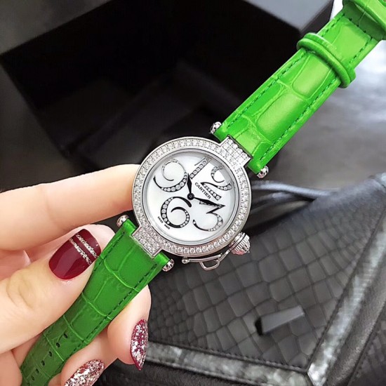 CARTIER-- 卡地亚最新款水壶爆款系列!✨独特镶钻贝母清晰阿拉伯数字,水壶把头锁精巧别致,镶嵌施华洛世奇水钻表壳,镜面持久耐磨,瑞士石英机芯,走时精准,尺寸32MM,唯心所爱非你莫属!映射着夏日给予你的精彩时光 CARTIER-- 卡地亚最新款水壶爆款系列!✨独特镶钻贝母清晰阿拉伯数字,水壶把头锁精巧别致,镶嵌施华洛世奇水钻表壳,镜面持久耐磨,瑞士石英机芯,走时精准,尺寸32MM,唯心所爱非你莫属!映射着夏日给予你的精彩时光