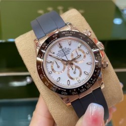 ROLEX 劳力士 迪通拿系列。尺寸40mm！陶质实心外圈连计速刻度，盘面的底色纹路经过无数次过滤改正，劳力士金属LOGO凹陷立体感，易读Chroma light夜光显示 表镜平形蓝宝石水晶玻璃 表扣采用进口精钢1:1散件打磨而成 腐蚀劳力士钢印！