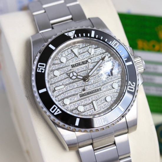 新款 首推 ROLEX 精品最热门的劳力士潜水表 全新款升级版 高档次字面 表带表扣细节 更加漂亮,抛光表扣 316L精钢表壳,尺寸:40mm*12mm,蓝宝石镜面,超强夜光,装置全新进口机械机芯 ,做工一流、完美出品、独家高端品质,商务休闲必备 出货实拍! 新款 首推 ROLEX 精品最热门的劳力士潜水表 全新款升级版 高档次字面 表带表扣细节 更加漂亮,抛光表扣 316L精钢表壳,尺寸:40mm*12mm,蓝宝石镜面,超强夜光,装置全新进口机械机芯 ,做工一流、完美出品、独家高端品质,商务休闲必备 出货实拍!