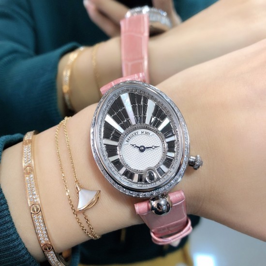 实拍 Breguet 宝玑 最新系列 满天星T钻 经典的蓝钢宝玑指针 机芯是进口自动上链机 我们一直正品完美复刻 那不勒斯皇后款 绝对的女神气质名媛款 最重要的是百搭得来不失少女心 必入款❗带上一秒变女神,各种派对,晚会,聚会,约会,发布会,让你BlingBling 实拍 Breguet 宝玑 最新系列 满天星T钻 经典的蓝钢宝玑指针 机芯是进口自动上链机 我们一直正品完美复刻 那不勒斯皇后款 绝对的女神气质名媛款 最重要的是百搭得来不失少女心 必入款❗带上一秒变女神,各种派对,晚会,聚会,约会,发布会,让你BlingBling