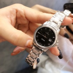 欧米家OMEGA最经典之作 完美的壳形弧度， 立体感强的表盘，炫丽的光泽色彩，经典耐看深受大众的喜欢 物美价廉！