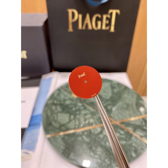 伯爵“时来运转”顶级奢侈品入门款四月季新配色 “红色玛瑙”表面 骄阳年华第一眼看到它的时候我一眼就中,首先是外观设计足够百搭,旋转式表圈可自由转动,外层一圈可来回转动 很有寓意、一起“转动,遇见非凡”。百搭中号34尺寸!上手很秀气,宝蓝色鳄鱼皮可轻松拆卸 看上去就高端,机芯采用瑞士进口石英机芯,螺旋式表圈316L精钢打磨抛光 表面光亮如镜、表盘内圈钻石刻度 11颗⭕️圆形美钻、外圈42颗圆形美钻 伯爵“时来运转”顶级奢侈品入门款四月季新配色 “红色玛瑙”表面 骄阳年华第一眼看到它的时候我一眼就中,首先是外观设计足够百搭,旋转式表圈可自由转动,外层一圈可来回转动 很有寓意、一起“转动,遇见非凡”。百搭中号34尺寸!上手很秀气,宝蓝色鳄鱼皮可轻松拆卸 看上去就高端,机芯采用瑞士进口石英机芯,螺旋式表圈316L精钢打磨抛光 表面光亮如镜、表盘内圈钻石刻度 11颗⭕️圆形美钻、外圈42颗圆形美钻