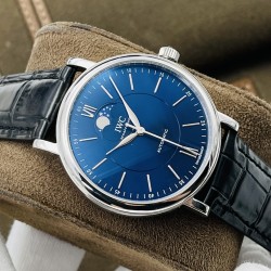 【IWS Factory2021新品推荐】万.国IWC波涛菲诺系列月相自动腕表！三大“独”道之处：1⃣️独家巨资订制万国Cal.35800真月相功能机芯，市面其他版本大多为日夜轮！2⃣️市面唯一拥有波涛条钉打磨工艺厂家，与原装工艺效果如出一辙，整体字面质感更佳！3⃣️在订制机芯的加持下，尺寸做到和原装一致！直径40MMX11MM！市面其他版本则会厚很多！IWS Factory全心力作 欢迎各位表友品鉴！